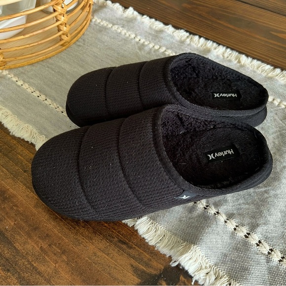Hurley Men’s Black Cozy Slippers, size 10/11, GUC, casual, lounging - Picture 1 of 5